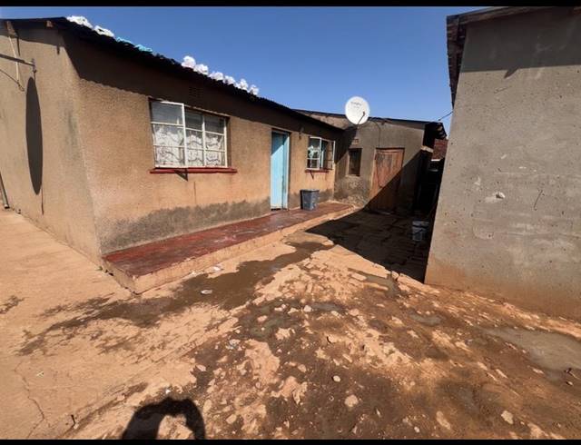 10 BEDROOM HOUSE FOR SALE IN TEMBISA CENTRAL